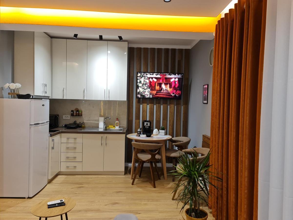 Sunny Apartment - Blloku Tirana, Near Lake エクステリア 写真